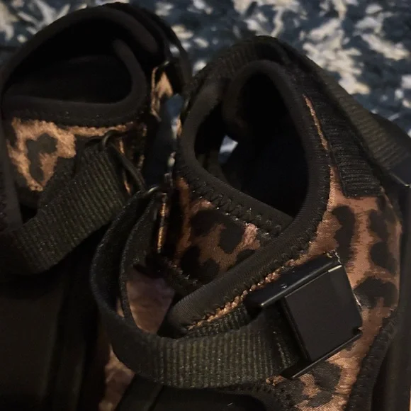 NWT Zara Women’s Black Leopard Print sandals - Picture 2 of 4